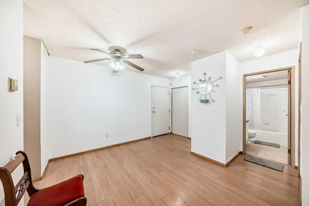 21 Dover Point SE Calgary AB T2B3J8