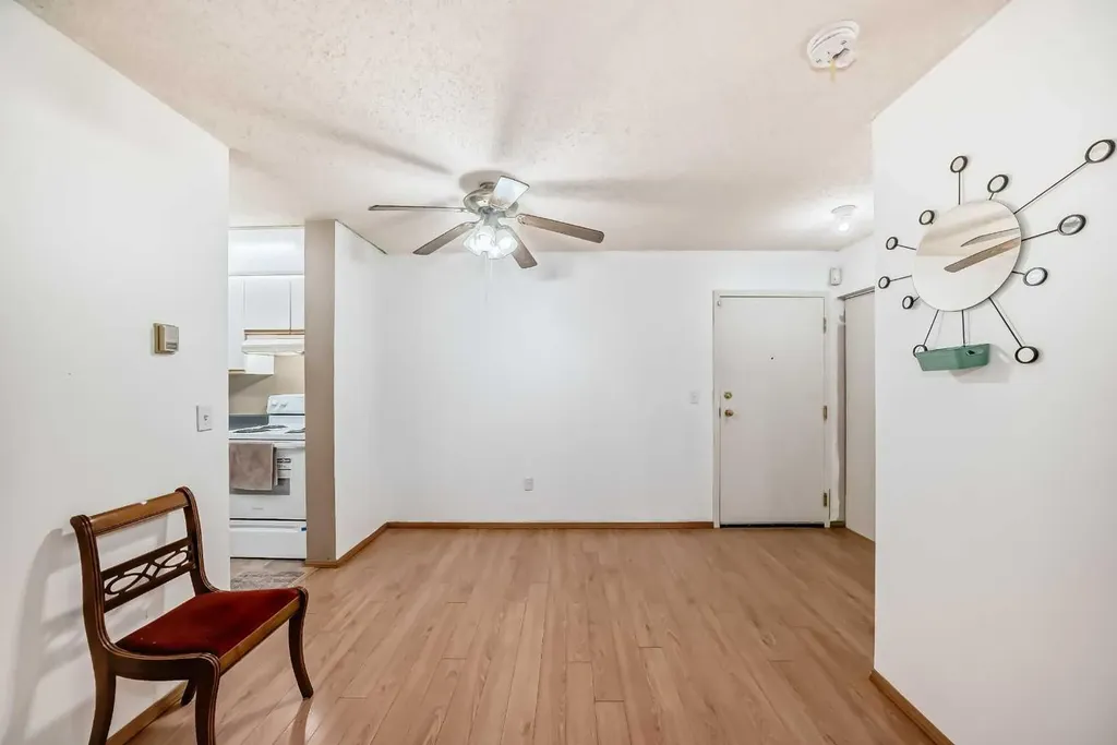 21 Dover Point SE Calgary AB T2B3J8