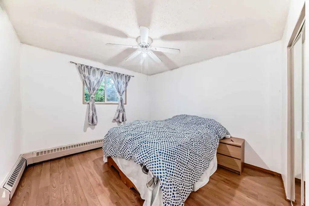 21 Dover Point SE Calgary AB T2B3J8