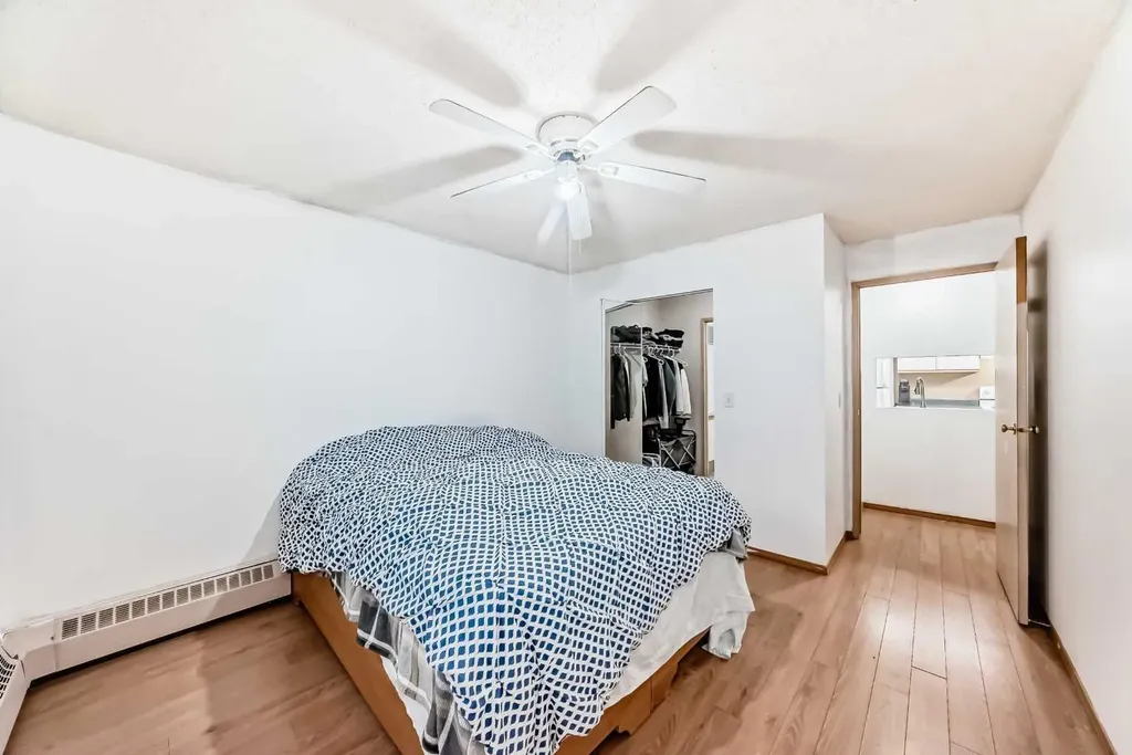 21 Dover Point SE Calgary AB T2B3J8