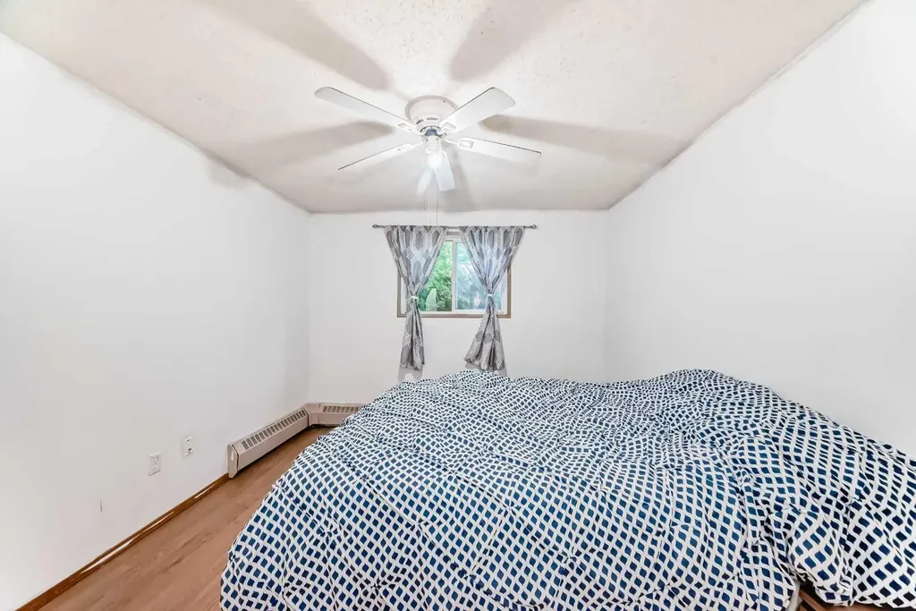 21 Dover Point SE Calgary AB T2B3J8
