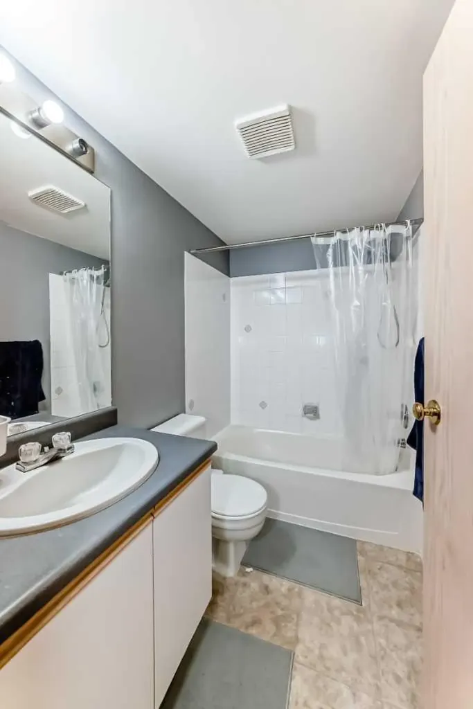 21 Dover Point SE Calgary AB T2B3J8