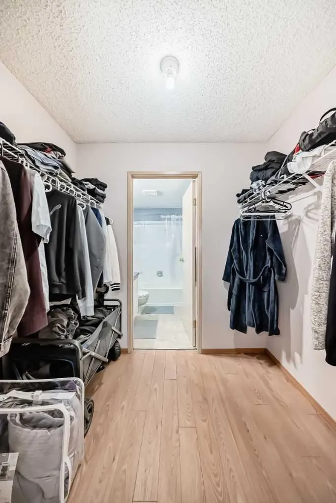 21 Dover Point SE Calgary AB T2B3J8