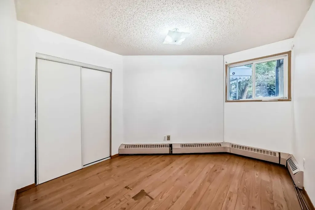 21 Dover Point SE Calgary AB T2B3J8