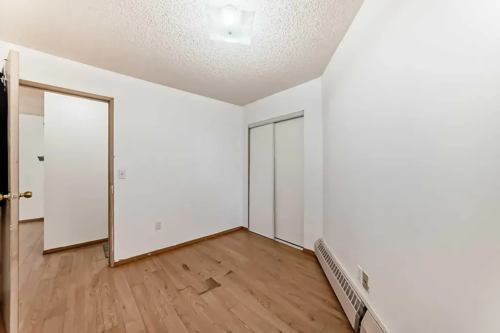 21 Dover Point SE Calgary AB T2B3J8