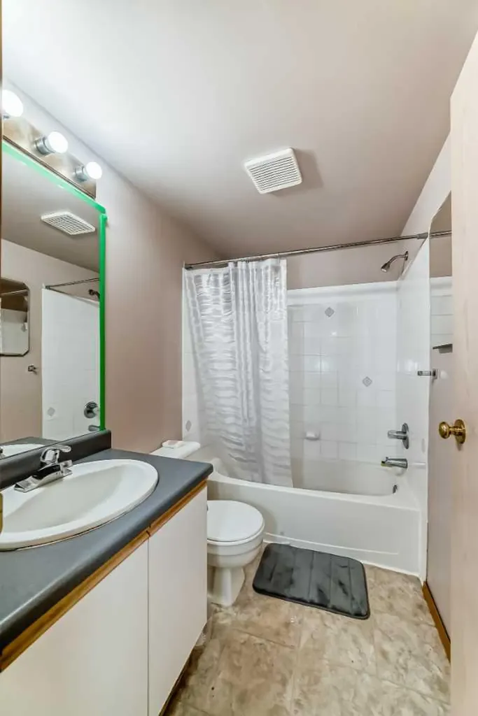 21 Dover Point SE Calgary AB T2B3J8