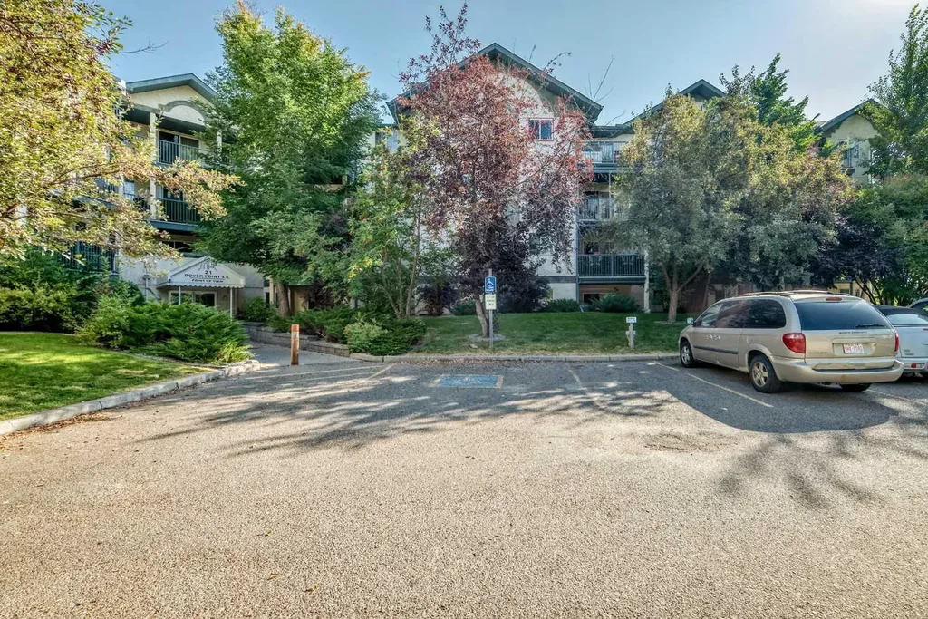 21 Dover Point SE Calgary AB T2B3J8