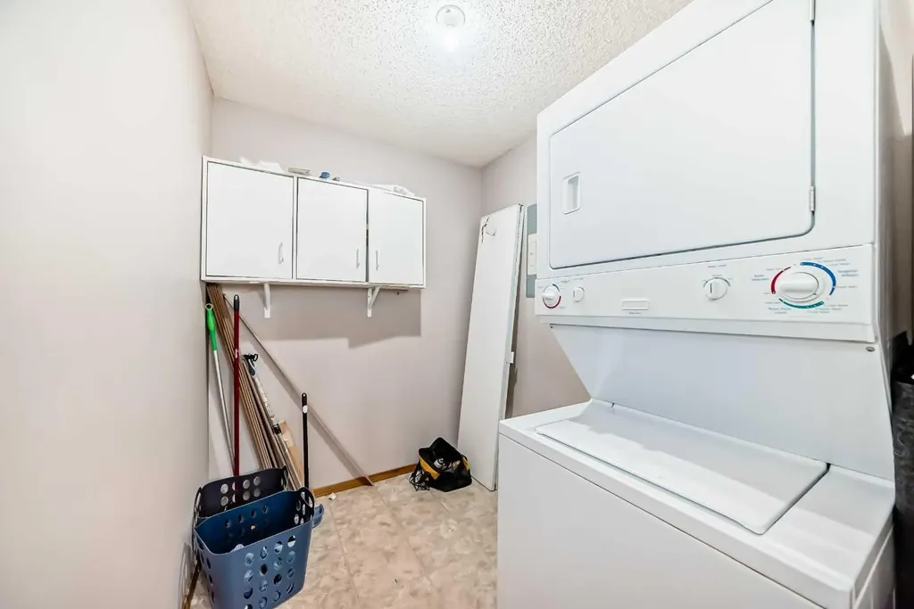 21 Dover Point SE Calgary AB T2B3J8