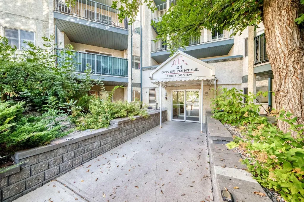 21 Dover Point SE Calgary AB T2B3J8