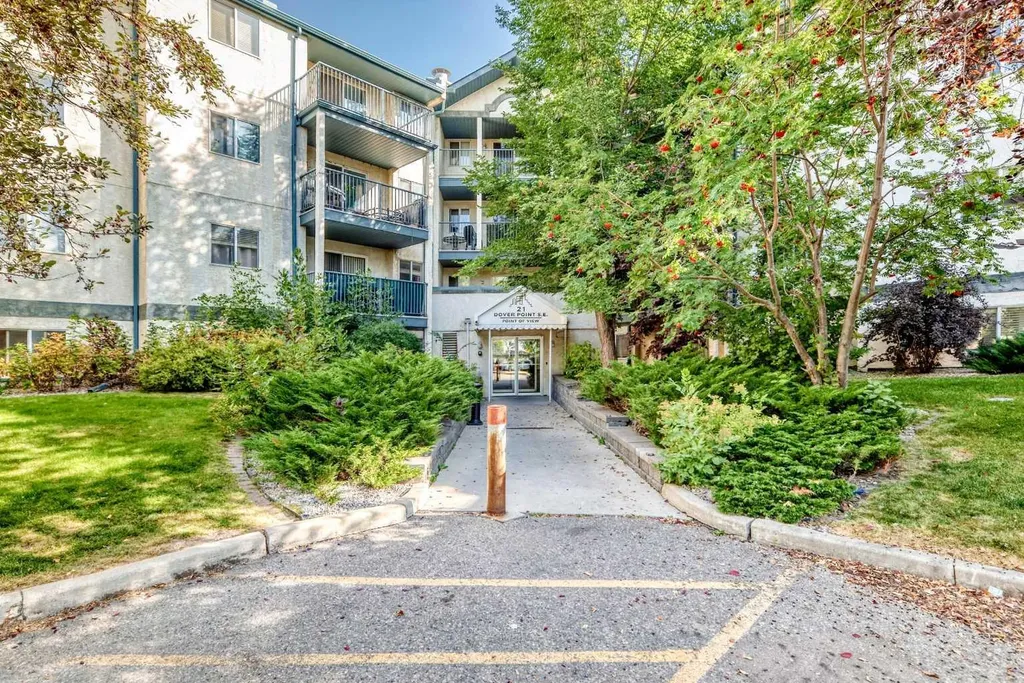 21 Dover Point SE Calgary AB T2B3J8