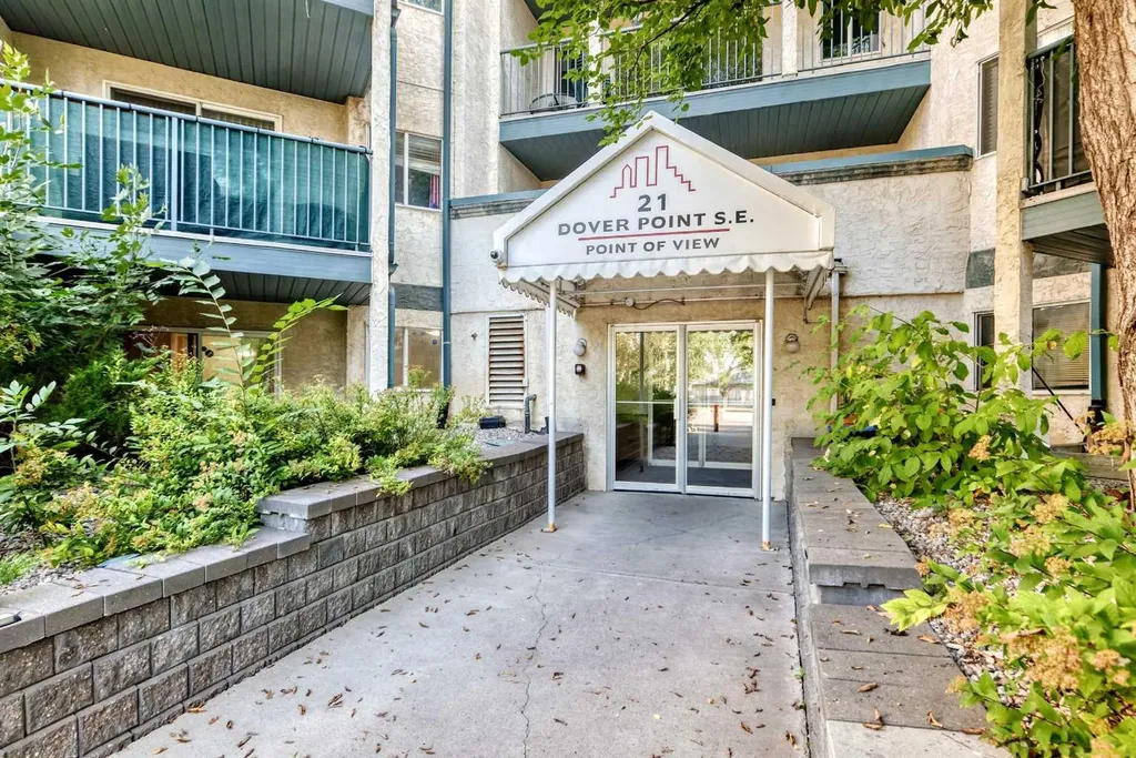 21 Dover Point SE Calgary AB T2B3J8