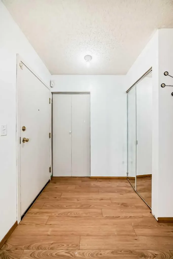 21 Dover Point SE Calgary AB T2B3J8