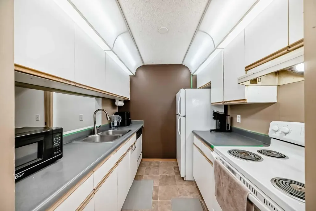 21 Dover Point SE Calgary AB T2B3J8