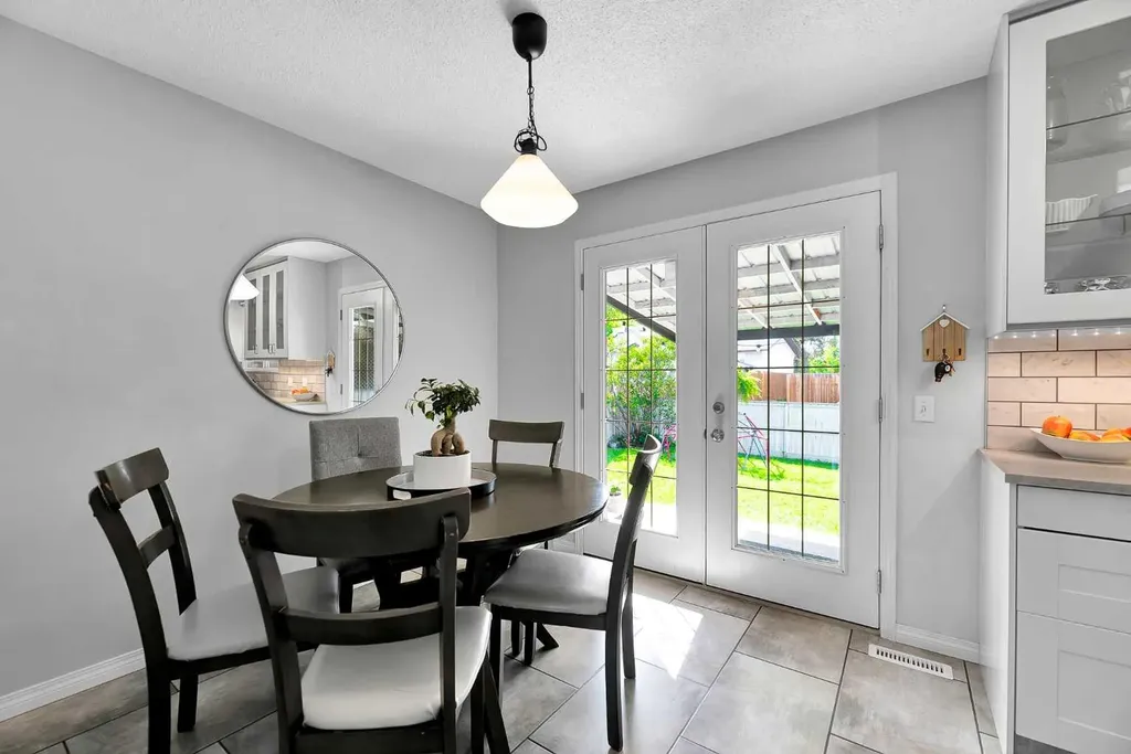 19 Templeton Bay NE Calgary AB T1Y 4l4