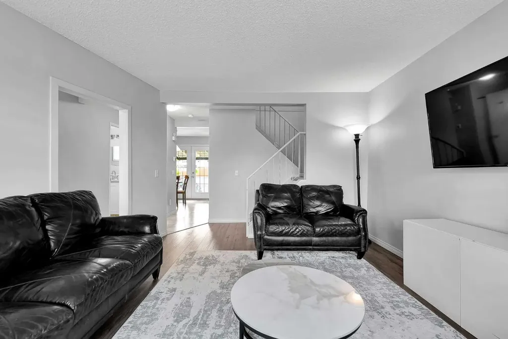 19 Templeton Bay NE Calgary AB T1Y 4l4