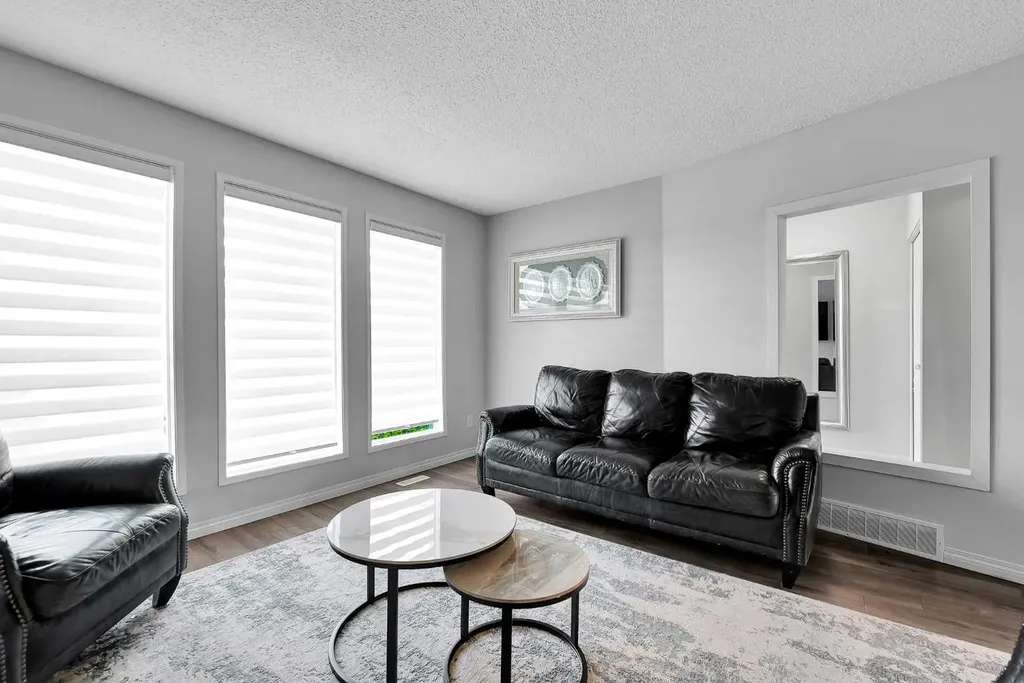 19 Templeton Bay NE Calgary AB T1Y 4l4