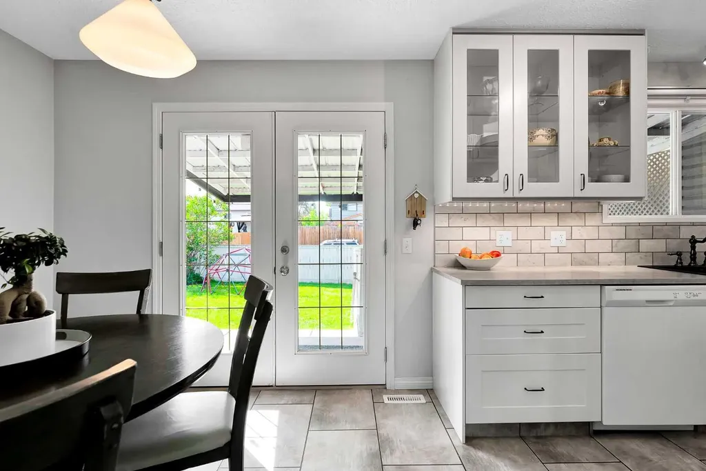 19 Templeton Bay NE Calgary AB T1Y 4l4