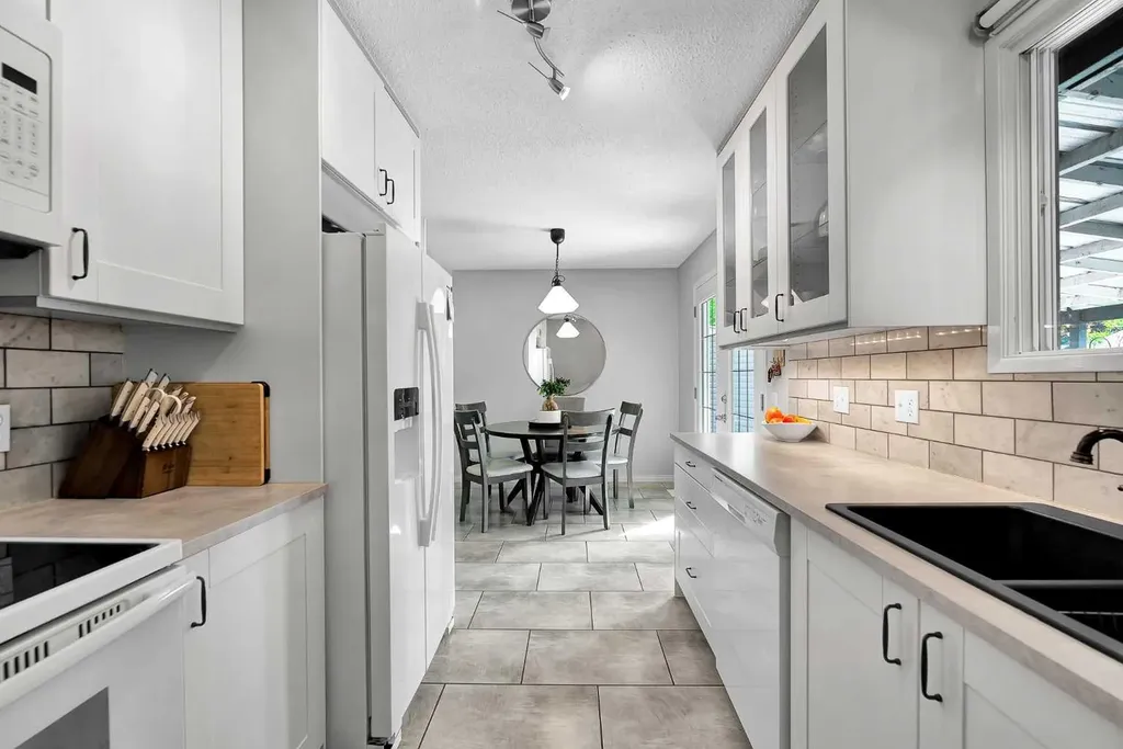 19 Templeton Bay NE Calgary AB T1Y 4l4