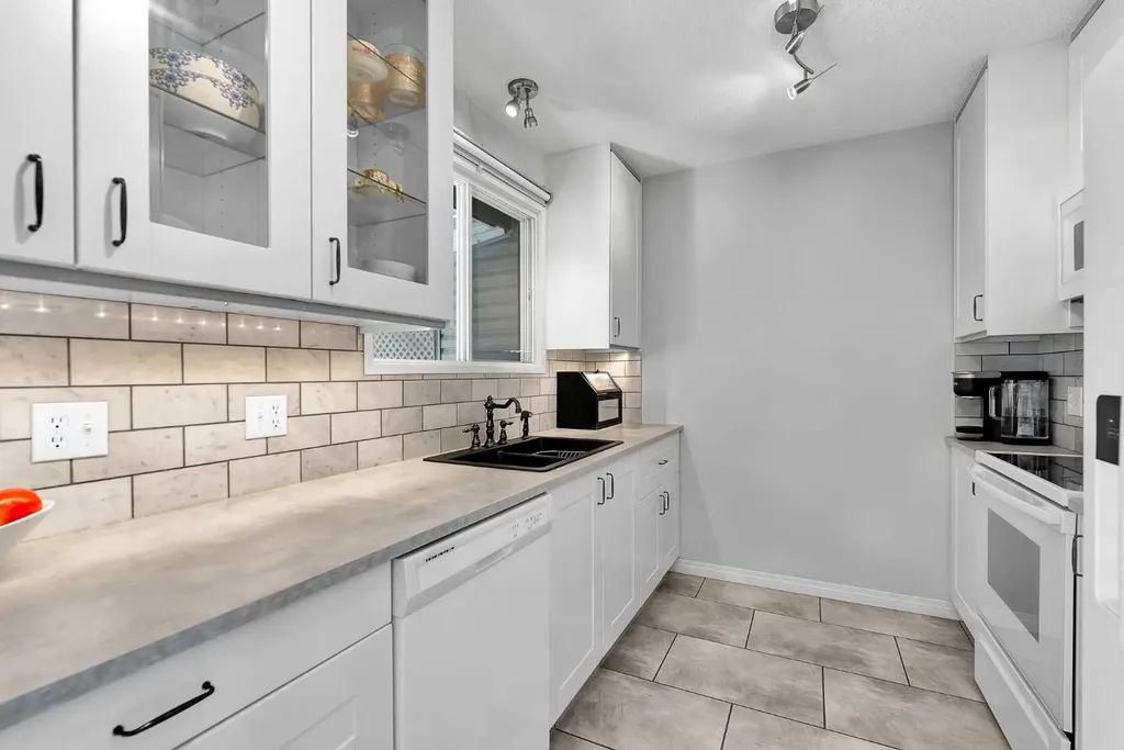 19 Templeton Bay NE Calgary AB T1Y 4l4