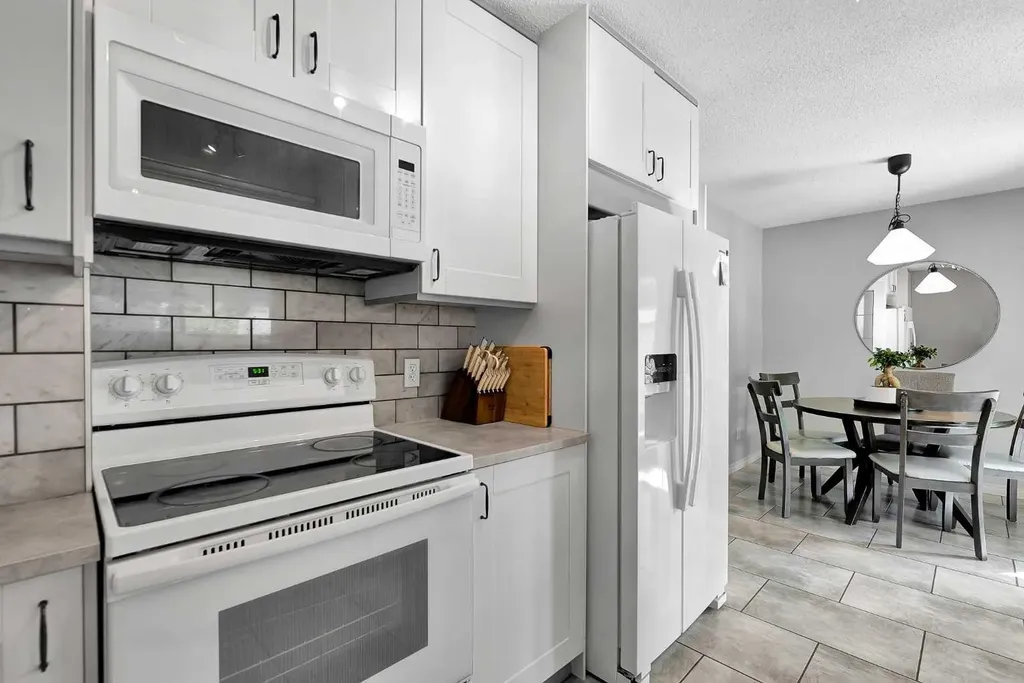 19 Templeton Bay NE Calgary AB T1Y 4l4