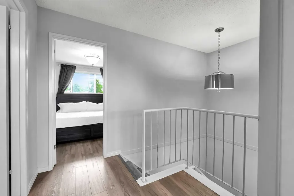 19 Templeton Bay NE Calgary AB T1Y 4l4