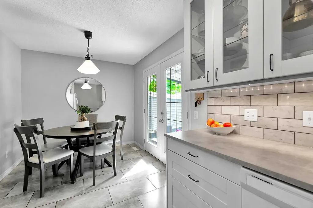 19 Templeton Bay NE Calgary AB T1Y 4l4
