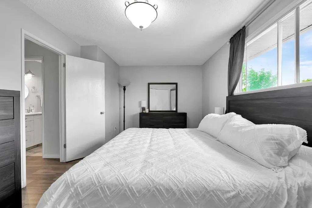19 Templeton Bay NE Calgary AB T1Y 4l4