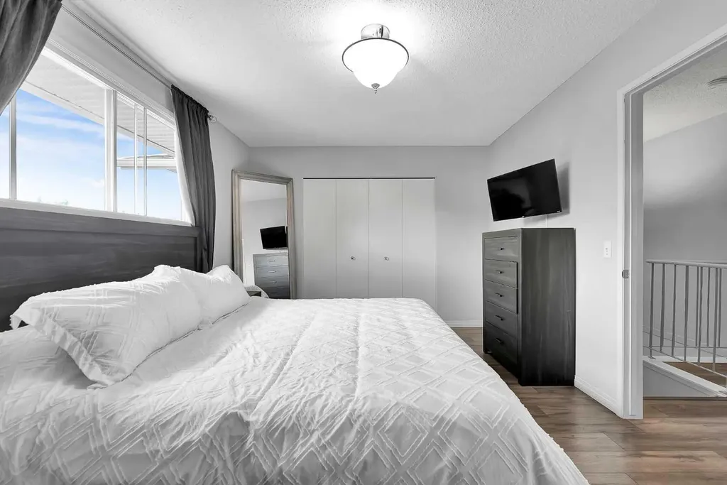 19 Templeton Bay NE Calgary AB T1Y 4l4
