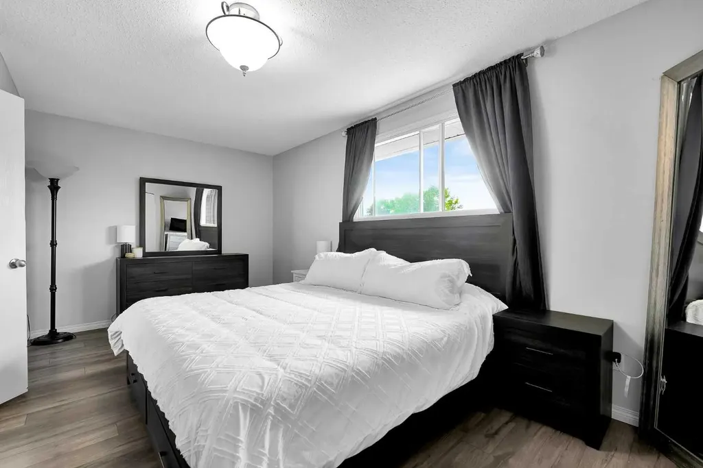 19 Templeton Bay NE Calgary AB T1Y 4l4