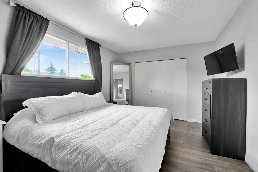 19 Templeton Bay NE Calgary AB T1Y 4l4