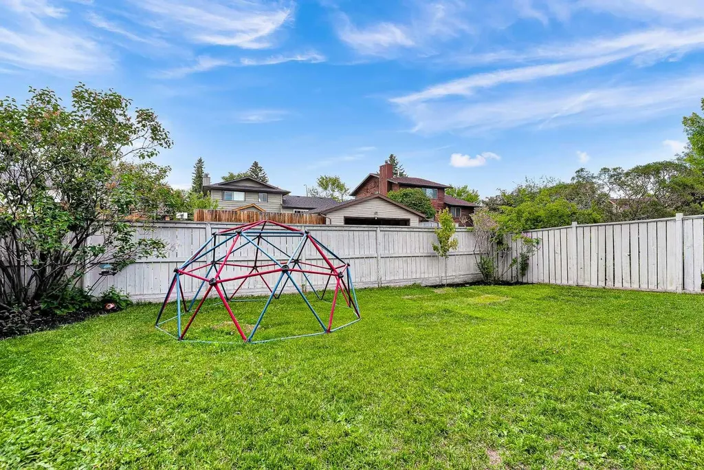 19 Templeton Bay NE Calgary AB T1Y 4l4