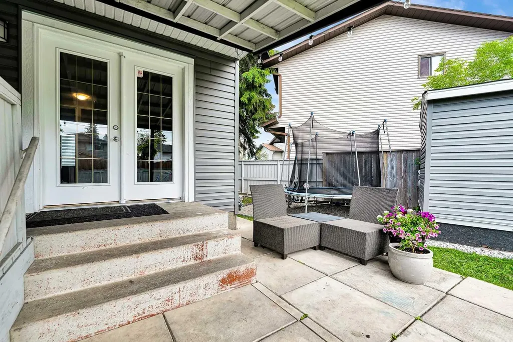 19 Templeton Bay NE Calgary AB T1Y 4l4