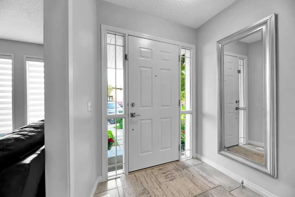 19 Templeton Bay NE Calgary AB T1Y 4l4