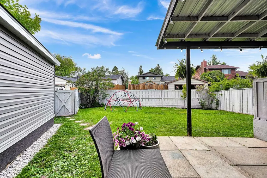 19 Templeton Bay NE Calgary AB T1Y 4l4