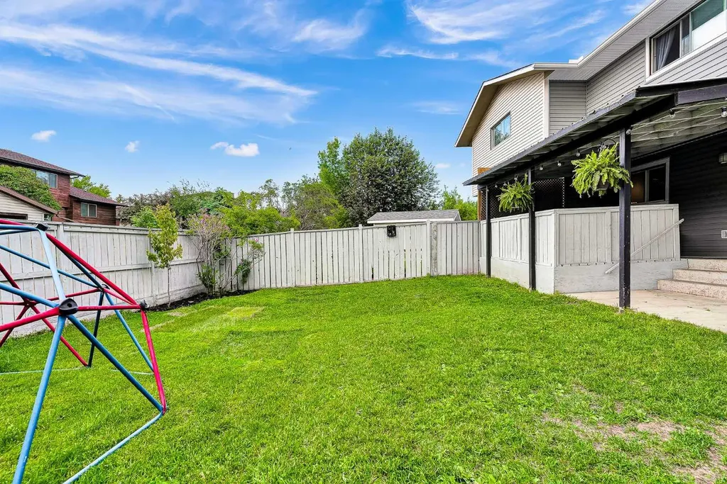 19 Templeton Bay NE Calgary AB T1Y 4l4