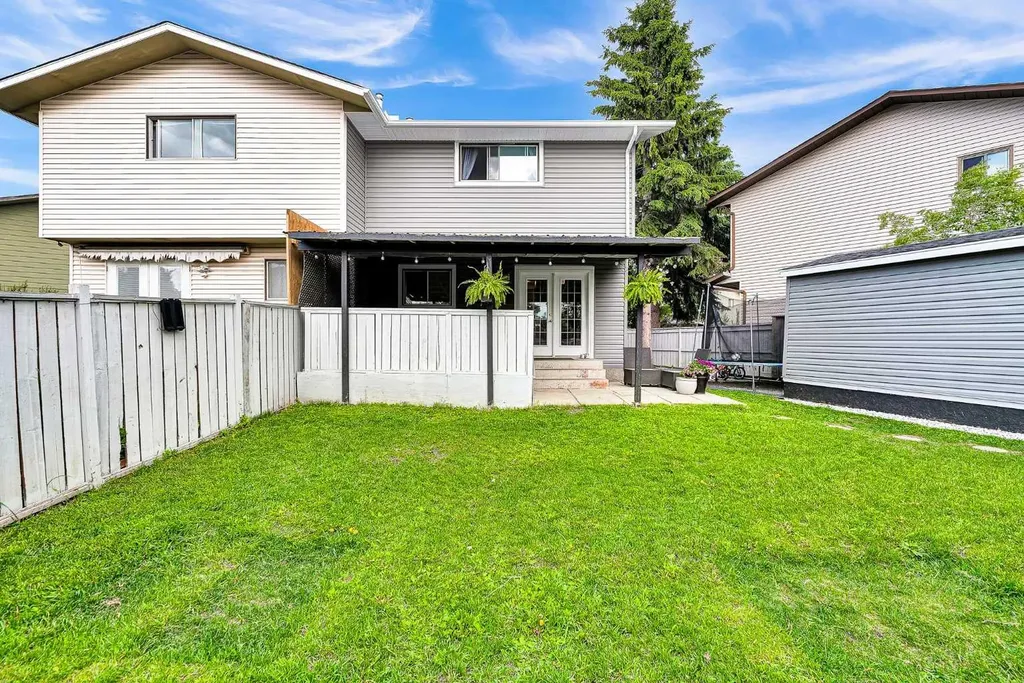 19 Templeton Bay NE Calgary AB T1Y 4l4