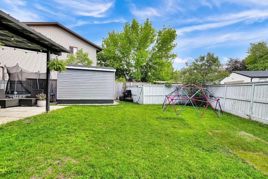 19 Templeton Bay NE Calgary AB T1Y 4l4