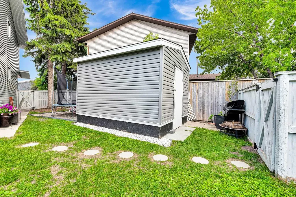19 Templeton Bay NE Calgary AB T1Y 4l4