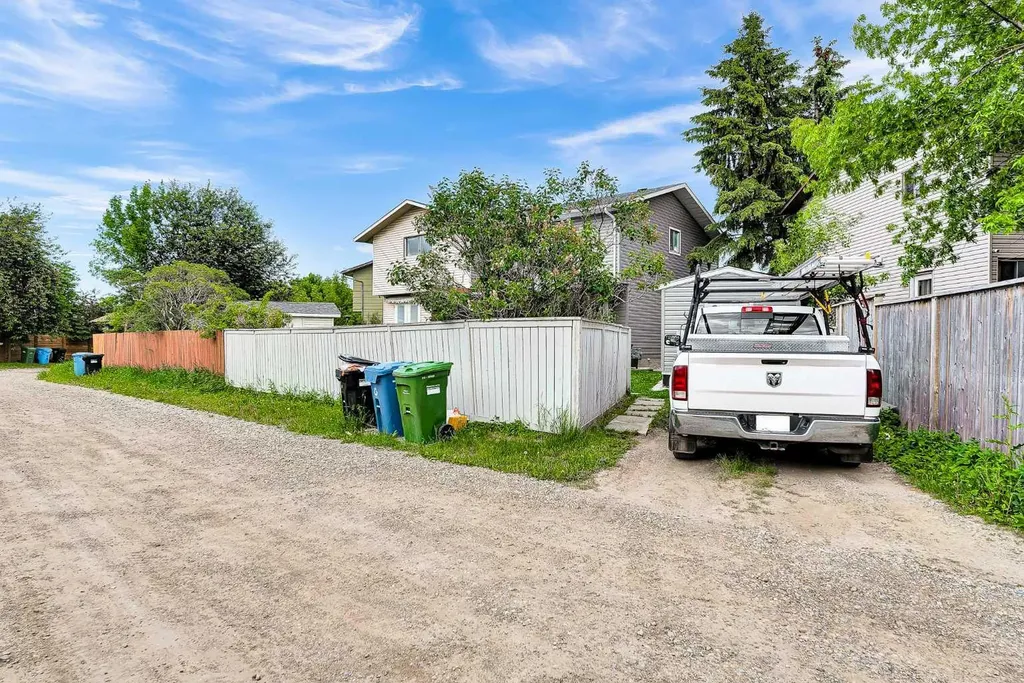 19 Templeton Bay NE Calgary AB T1Y 4l4