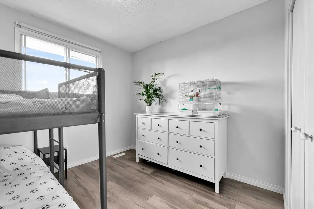 19 Templeton Bay NE Calgary AB T1Y 4l4
