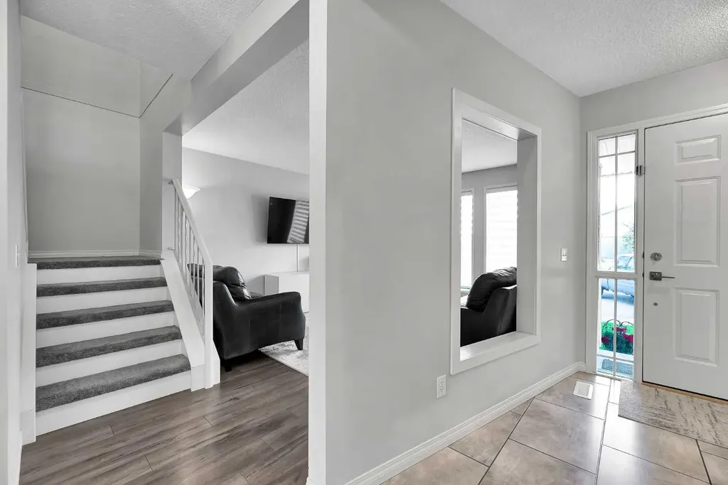 19 Templeton Bay NE Calgary AB T1Y 4l4