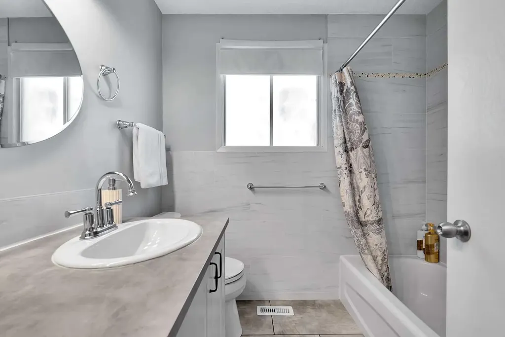 19 Templeton Bay NE Calgary AB T1Y 4l4