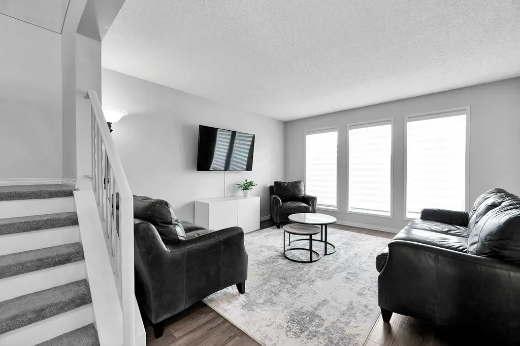 19 Templeton Bay NE Calgary AB T1Y 4l4