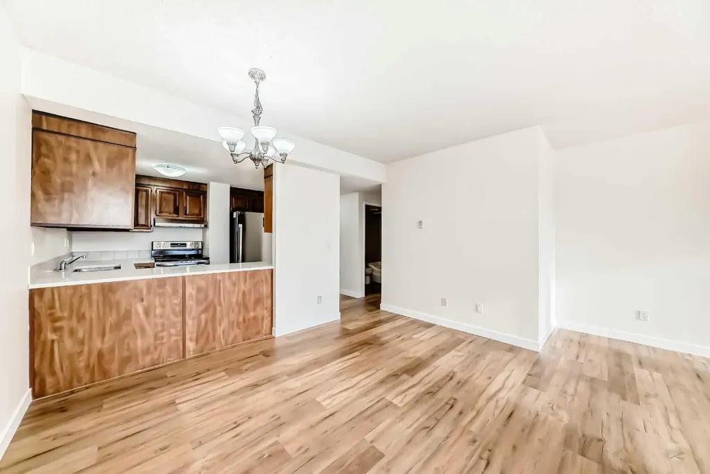 330 15 Avenue SW Calgary AB T2R 0P8