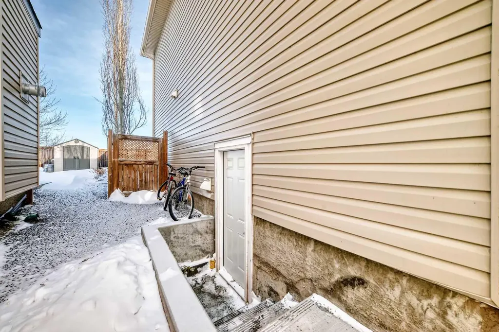46 Cranford Gardens SE Calgary AB T3M 0W4
