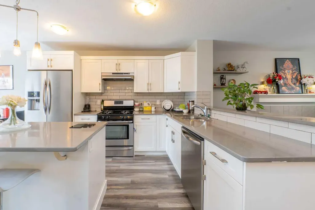 75 Ravensmoor Manor SE Airdrie AB T4A 0J7