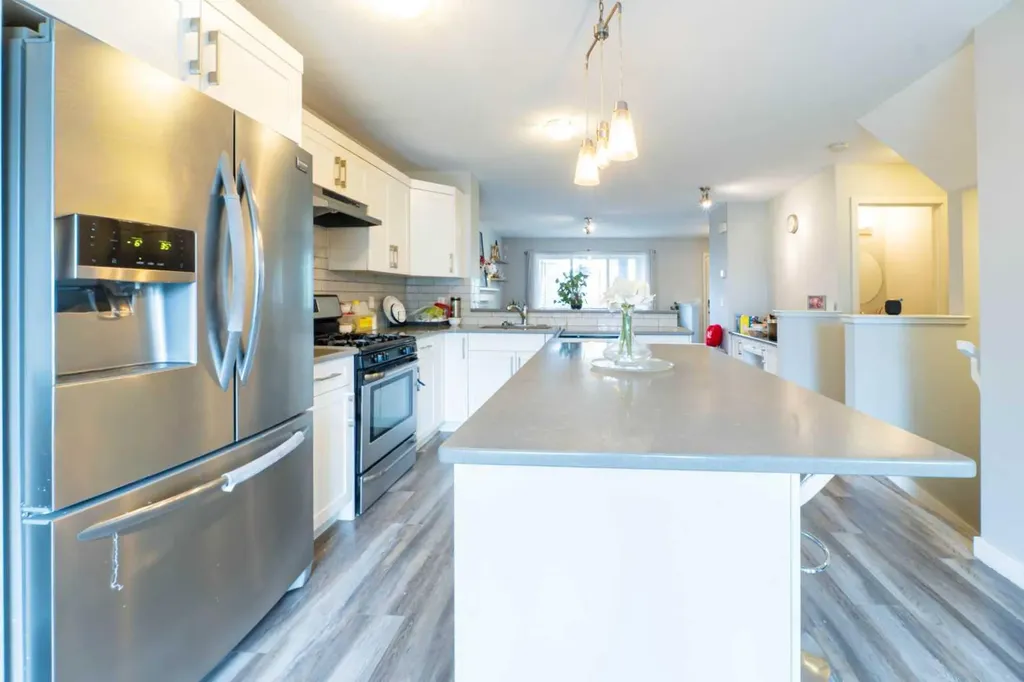 75 Ravensmoor Manor SE Airdrie AB T4A 0J7