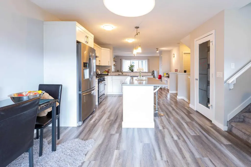 75 Ravensmoor Manor SE Airdrie AB T4A 0J7