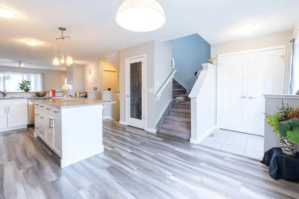 75 Ravensmoor Manor SE Airdrie AB T4A 0J7