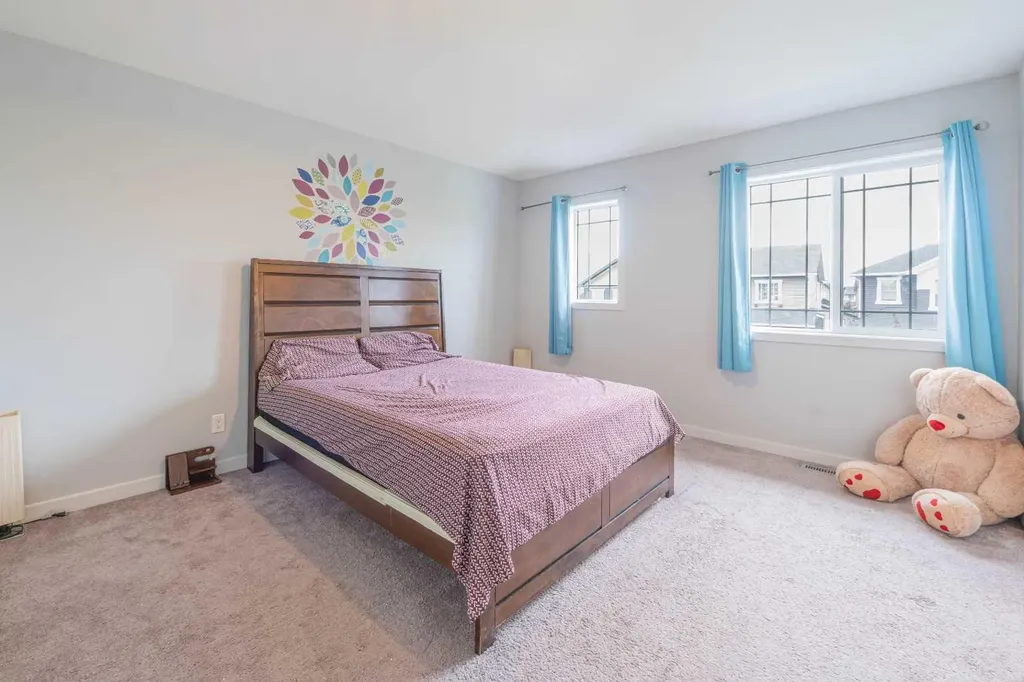 75 Ravensmoor Manor SE Airdrie AB T4A 0J7